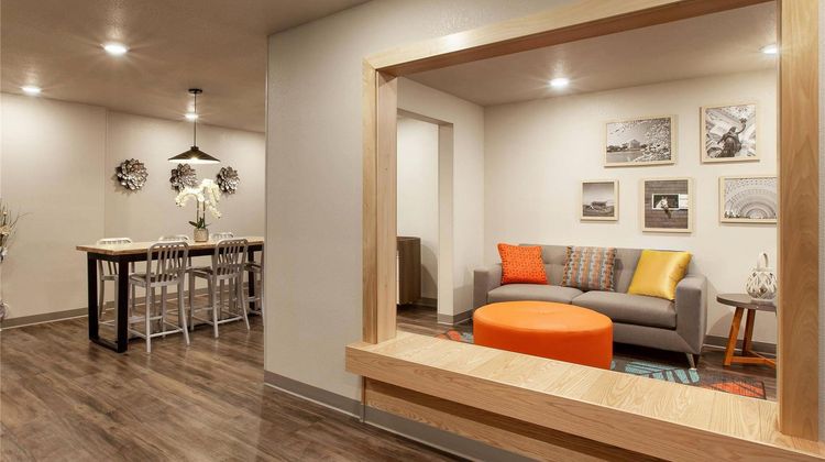 WoodSpring Suites Washington DC Lobby