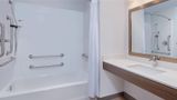 WoodSpring Suites Washington DC Room
