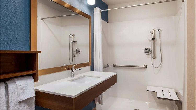 WoodSpring Suites Washington DC Room