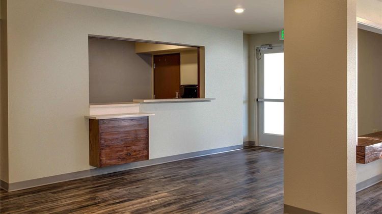 WoodSpring Suites Baltimore White Marsh Lobby