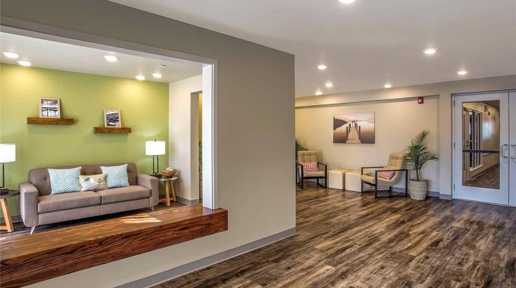 WoodSpring Suites Baltimore White Marsh Lobby