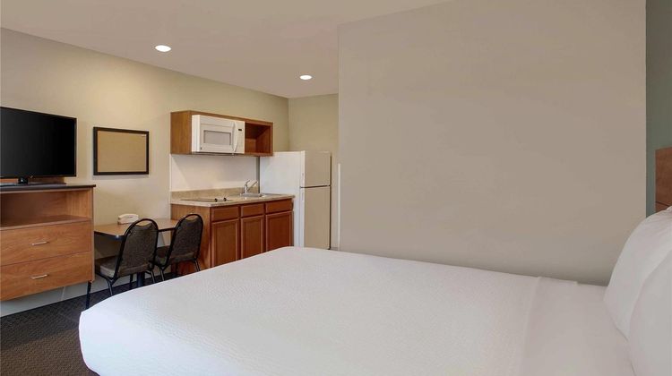 WoodSpring Suites Frederick Room