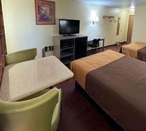 Rodeway Inn Moriarty Room