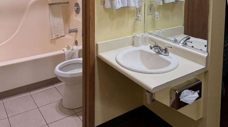 Rodeway Inn Moriarty Room