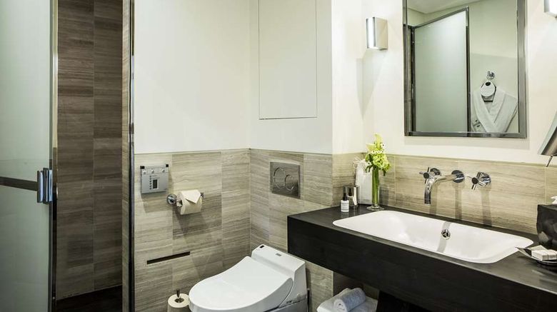 <b>Hotel Marignan Champs-Elysees Suite</b>. Images powered by <a href="https://iceportal.shijigroup.com/" title="IcePortal" target="_blank">IcePortal</a>.