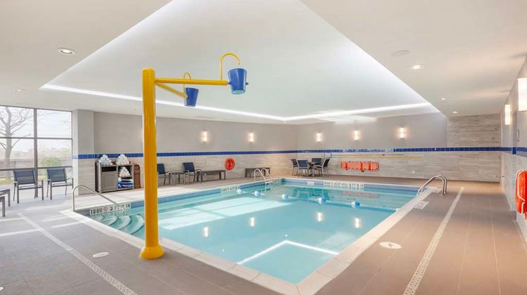 GLo Best Western Mississauga Corp Centre Pool