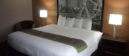 Super 8 by Wyndham Lynnwood Room