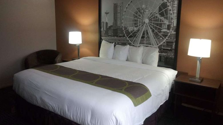 <b>Super 8 by Wyndham Lynnwood Room</b>. Images powered by <a href="https://iceportal.shijigroup.com/" title="IcePortal" target="_blank">IcePortal</a>.