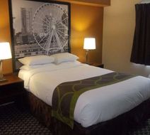 Super 8 by Wyndham Lynnwood Room
