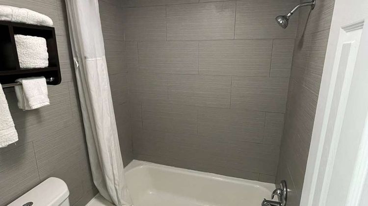 Days Inn by Wyndham Calhoun GA Room