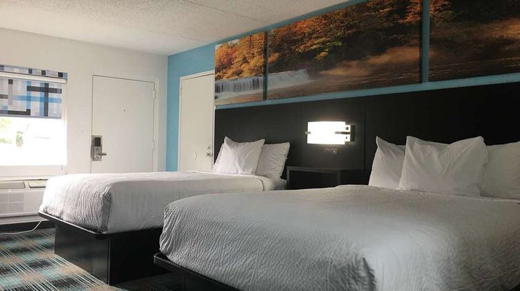 Days Inn by Wyndham Calhoun GA Room