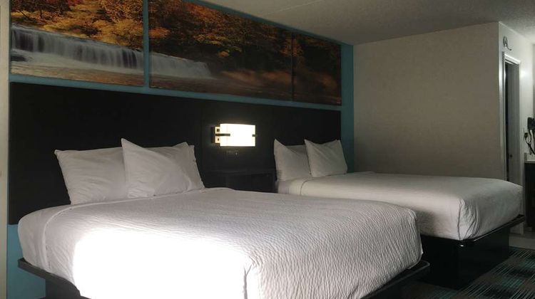 Days Inn by Wyndham Calhoun GA Room