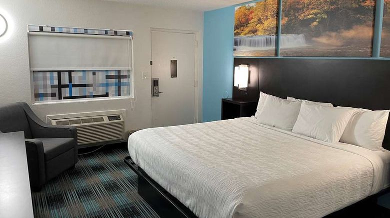 <b>Days Inn by Wyndham Calhoun GA Room</b>. Images powered by <a href="https://iceportal.shijigroup.com/" title="IcePortal" target="_blank">IcePortal</a>.