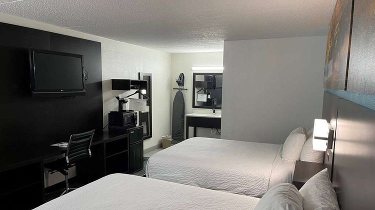 Days Inn by Wyndham Calhoun GA Room