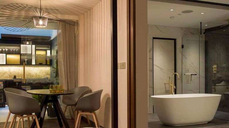 <b>Middle Eight Hotel Suite</b>. Images powered by <a href="https://iceportal.shijigroup.com/" title="IcePortal" target="_blank">IcePortal</a>.