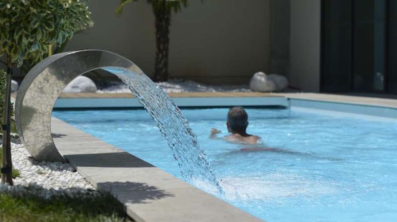 <b>Hotel Victor Hugo & Spa Pool</b>. Images powered by <a href="https://iceportal.shijigroup.com/" title="IcePortal" target="_blank">IcePortal</a>.