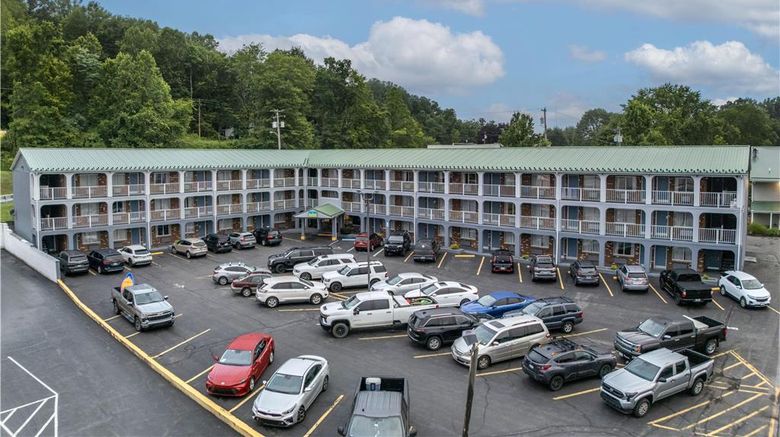 <b>SureStay by Best Western Summersville Exterior</b>. Images powered by <a href="https://iceportal.shijigroup.com/" title="IcePortal" target="_blank">IcePortal</a>.