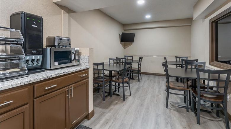 <b>SureStay by Best Western Summersville Restaurant</b>. Images powered by <a href="https://iceportal.shijigroup.com/" title="IcePortal" target="_blank">IcePortal</a>.