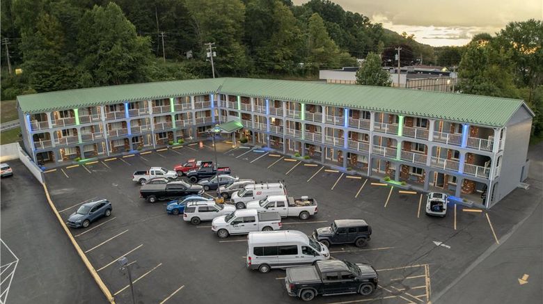 <b>SureStay by Best Western Summersville Exterior</b>. Images powered by <a href="https://iceportal.shijigroup.com/" title="IcePortal" target="_blank">IcePortal</a>.