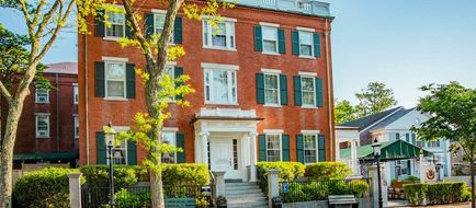 Jared Coffin House Exterior