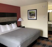 Baymont by Wyndham Waupun Room