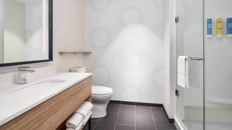 <b>Tru by Hilton Ft Lauderdale Airport Room</b>. Images powered by <a href="https://iceportal.shijigroup.com/" title="IcePortal" target="_blank">IcePortal</a>.
