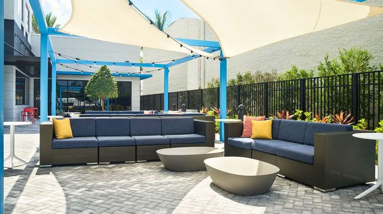 <b>Tru by Hilton Ft Lauderdale Airport Exterior</b>. Images powered by <a href="https://iceportal.shijigroup.com/" title="IcePortal" target="_blank">IcePortal</a>.