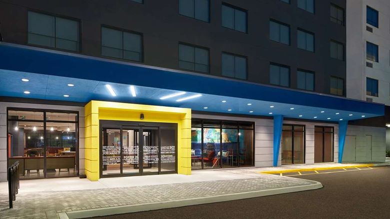 <b>Tru by Hilton Ft Lauderdale Airport Exterior</b>. Images powered by <a href="https://iceportal.shijigroup.com/" title="IcePortal" target="_blank">IcePortal</a>.