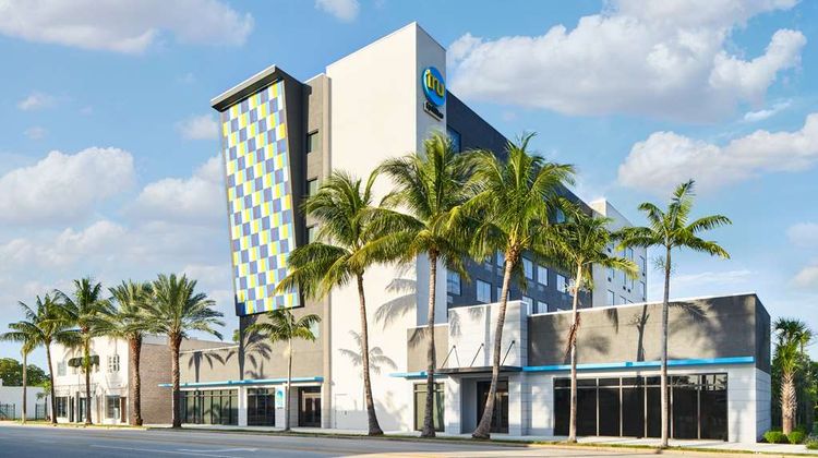 Tru by Hilton Ft Lauderdale Airport Exterior