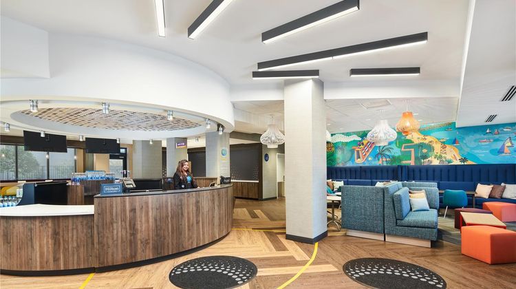 Tru by Hilton Ft Lauderdale Airport Lobby