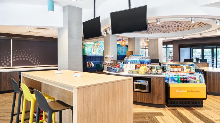 Tru by Hilton Ft Lauderdale Airport Restaurant