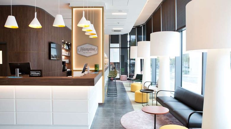 <b>Hampton by Hilton Munich City East Lobby</b>. Images powered by <a href="https://iceportal.shijigroup.com/" title="IcePortal" target="_blank">IcePortal</a>.