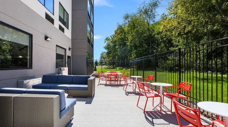 <b>Tru by Hilton Saint Joseph Exterior</b>. Images powered by <a href="https://iceportal.shijigroup.com/" title="IcePortal" target="_blank">IcePortal</a>.