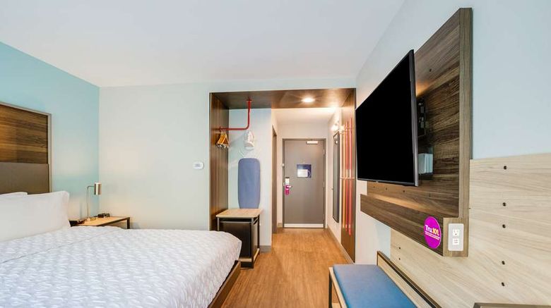 <b>Tru by Hilton Saint Joseph Room</b>. Images powered by <a href="https://iceportal.shijigroup.com/" title="IcePortal" target="_blank">IcePortal</a>.