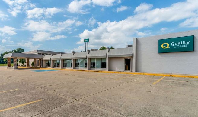 Quality Inn & Suites Exterior