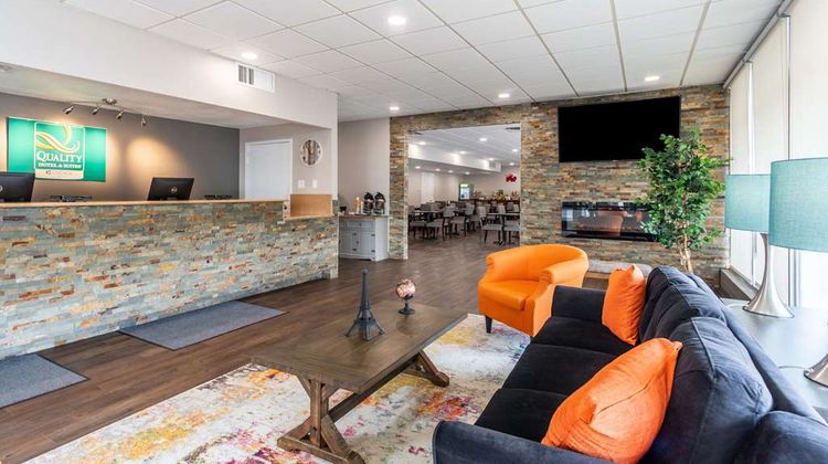 Quality Inn & Suites Lobby