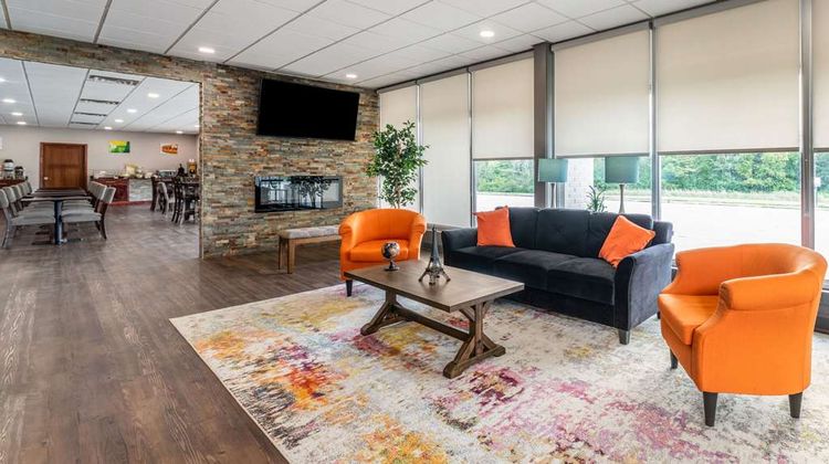 Quality Inn & Suites Lobby
