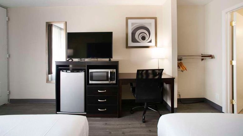 <b>Quality Inn & Suites Room</b>. Images powered by <a href="https://iceportal.shijigroup.com/" title="IcePortal" target="_blank">IcePortal</a>.