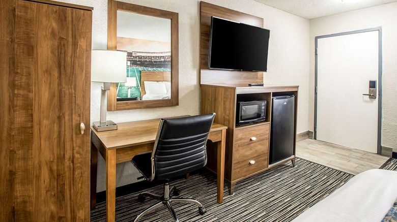 <b>Clarion Pointe East Lansing University Room</b>. Images powered by <a href="https://iceportal.shijigroup.com/" title="IcePortal" target="_blank">IcePortal</a>.