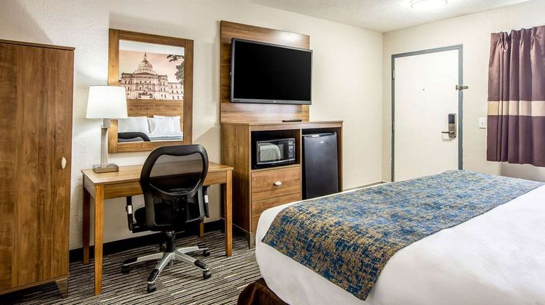 <b>Clarion Pointe East Lansing University Room</b>. Images powered by <a href="https://iceportal.shijigroup.com/" title="IcePortal" target="_blank">IcePortal</a>.