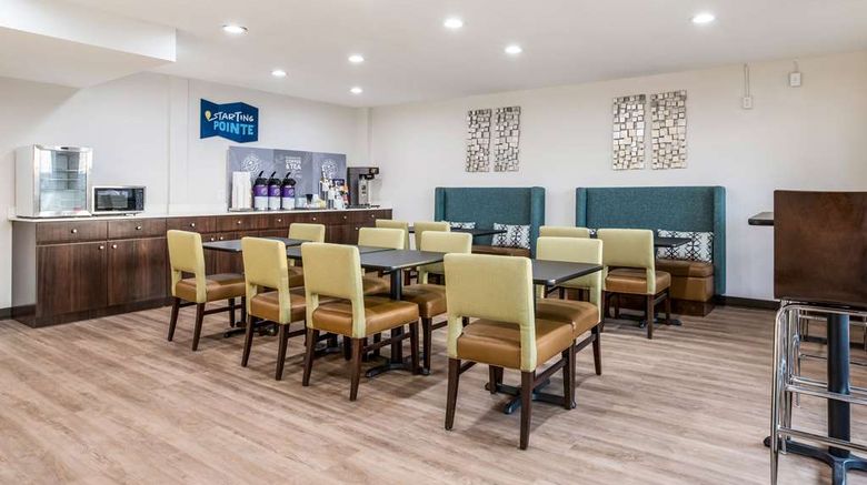 <b>Clarion Pointe East Lansing University Restaurant</b>. Images powered by <a href="https://iceportal.shijigroup.com/" title="IcePortal" target="_blank">IcePortal</a>.