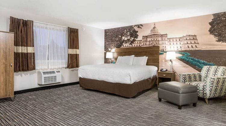Clarion Pointe East Lansing University Suite