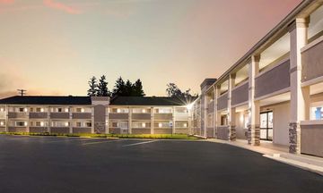 Clarion Pointe East Lansing University