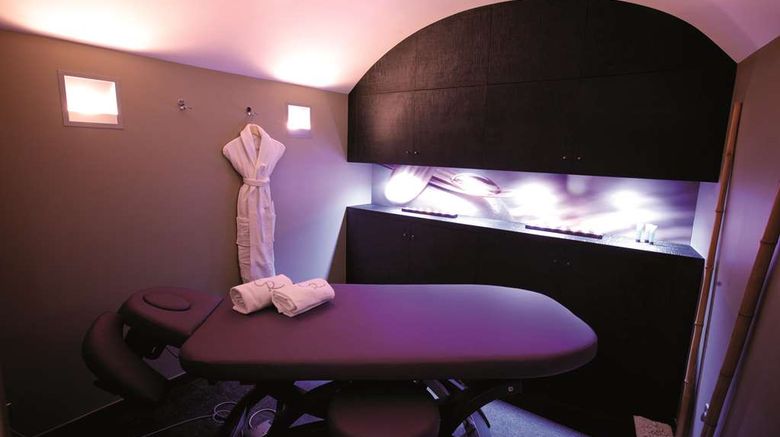 <b>Hostellerie Chapeau Rouge Spa</b>. Images powered by <a href="https://iceportal.shijigroup.com/" title="IcePortal" target="_blank">IcePortal</a>.