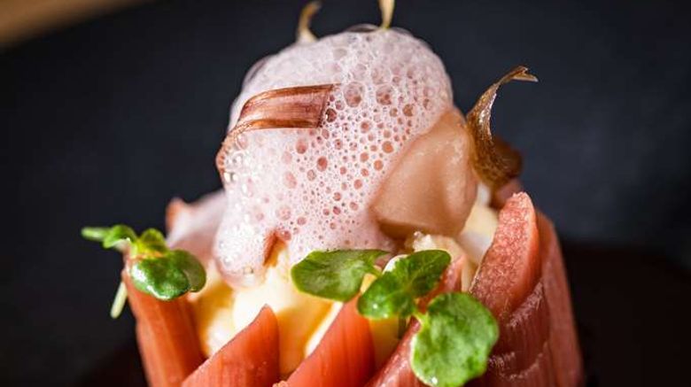 <b>Hostellerie Chapeau Rouge Restaurant</b>. Images powered by <a href="https://iceportal.shijigroup.com/" title="IcePortal" target="_blank">IcePortal</a>.