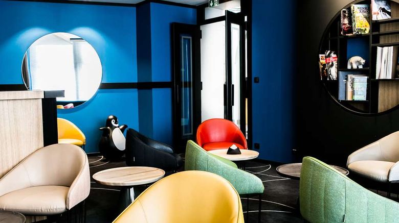 <b>Hostellerie Chapeau Rouge Lobby</b>. Images powered by <a href="https://iceportal.shijigroup.com/" title="IcePortal" target="_blank">IcePortal</a>.