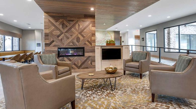 <b>Best Western Plus Apple Valley Lodge Lobby</b>. Images powered by <a href="https://iceportal.shijigroup.com/" title="IcePortal" target="_blank">IcePortal</a>.