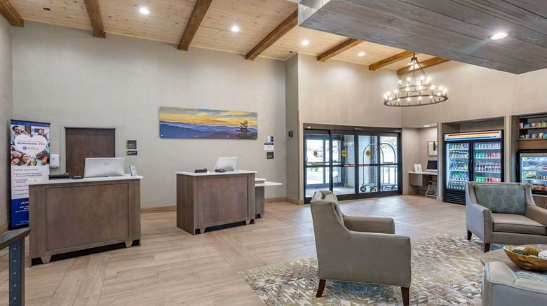 <b>Best Western Plus Apple Valley Lodge Lobby</b>. Images powered by <a href="https://iceportal.shijigroup.com/" title="IcePortal" target="_blank">IcePortal</a>.