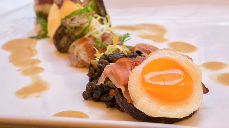 <b>Essener Hof, Sure Hotel Collection by BW Restaurant</b>. Images powered by <a href="https://iceportal.shijigroup.com/" title="IcePortal" target="_blank">IcePortal</a>.