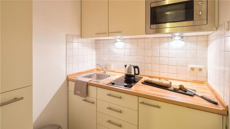 <b>Essener Hof, Sure Hotel Collection by BW Suite</b>. Images powered by <a href="https://iceportal.shijigroup.com/" title="IcePortal" target="_blank">IcePortal</a>.